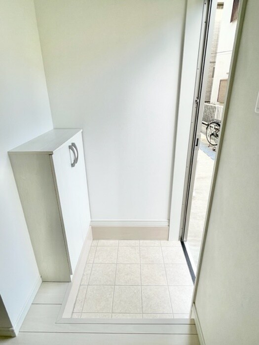 物件内観写真11　(玄関)
