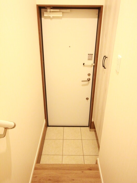 物件内観写真13　(玄関)