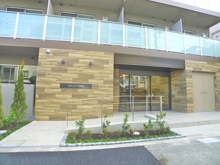 物件外観写真2　(エントランス部分)