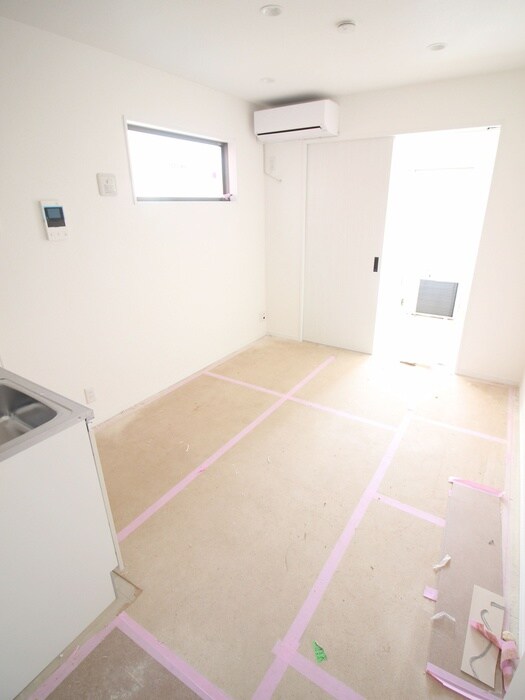 物件内観写真8　(室内からの展望)