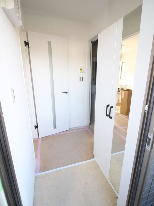 物件内観写真16　(玄関)