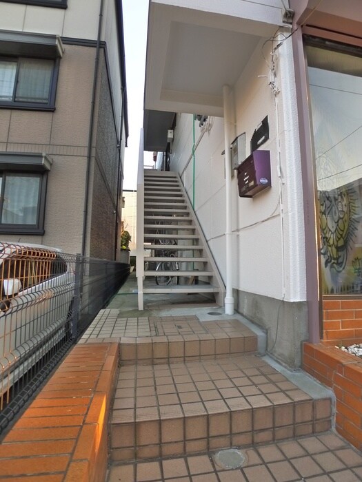 物件外観写真3　(エントランス部分)