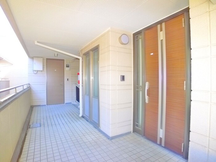 物件外観写真6　(エントランス部分)