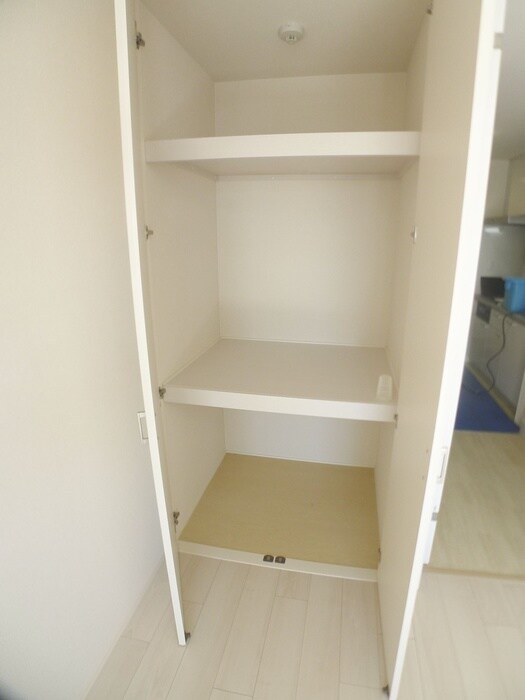 物件内観写真10　(収納)