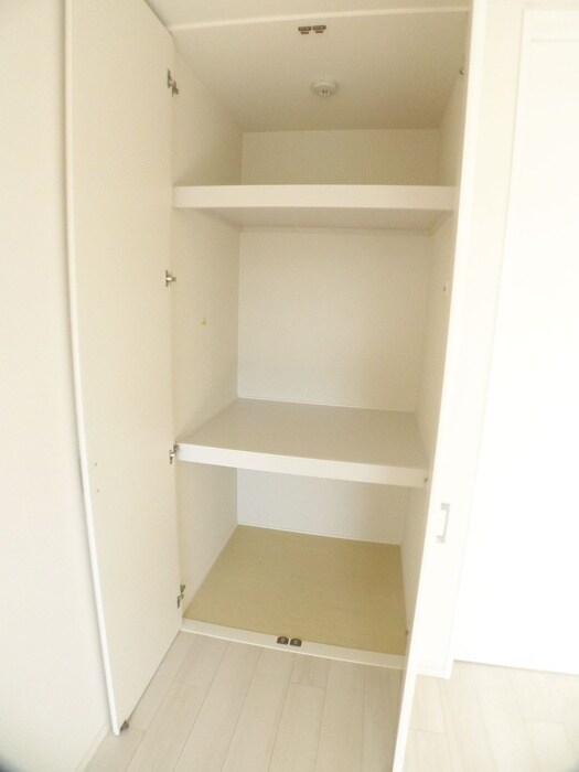 物件内観写真12　(収納)