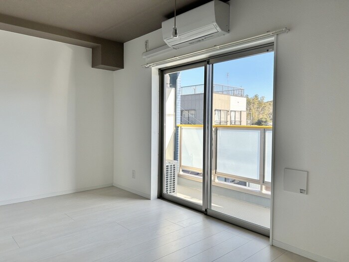 物件内観写真7　(室内からの展望)