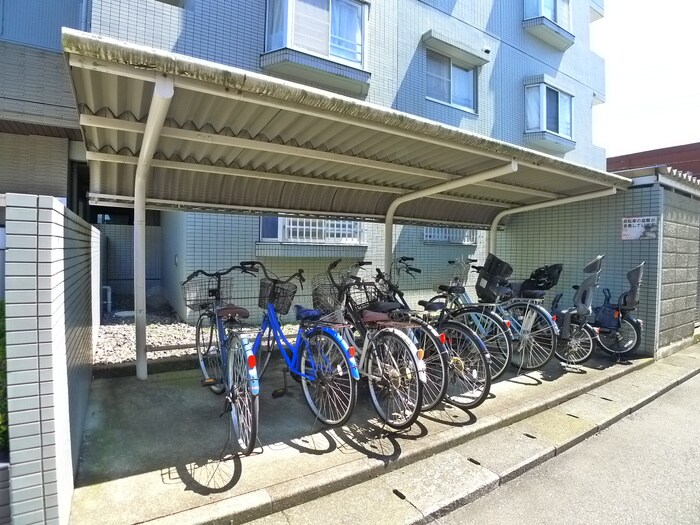 物件外観写真5　(駐輪場)