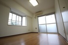 物件内観写真12　(室内からの展望)