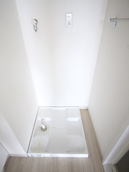 物件内観写真16　(洗濯機置場)