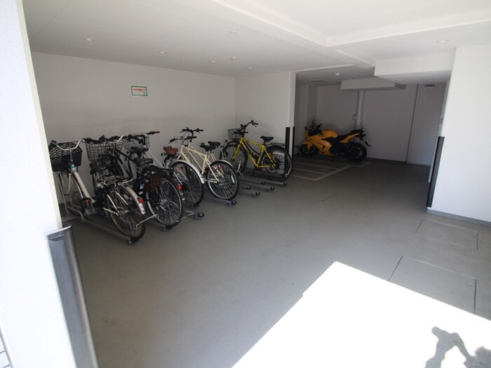 物件外観写真3　(駐輪場)