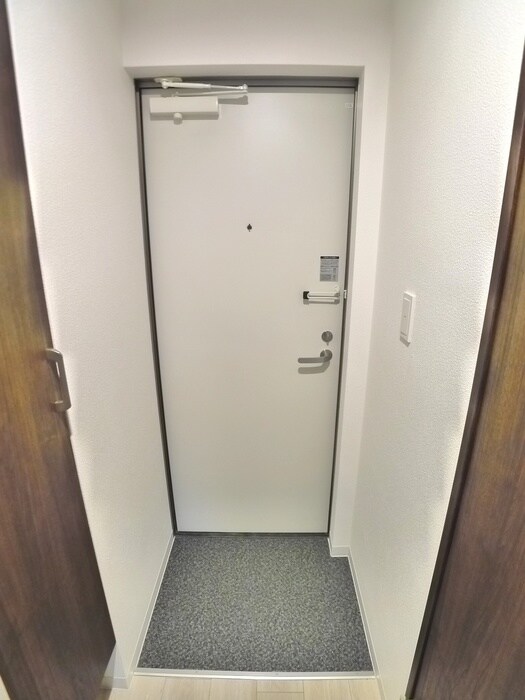 物件内観写真9　(玄関)