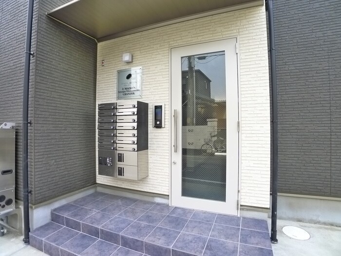 物件外観写真4　(エントランス部分)