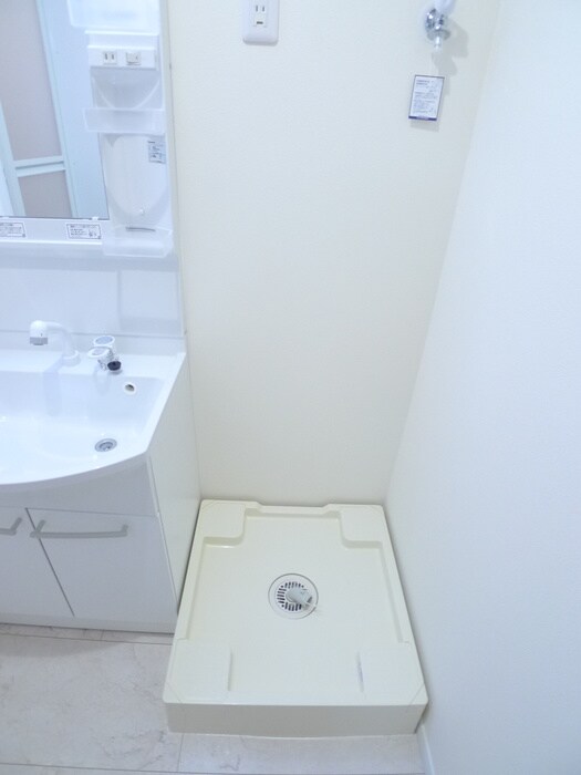 物件内観写真9　(洗濯機置場)