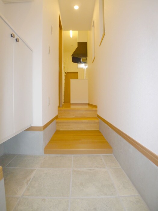 物件内観写真17　(玄関)