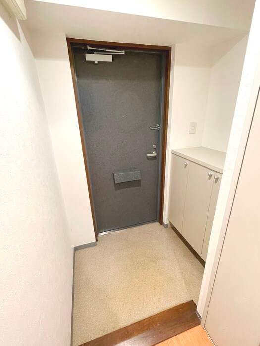 物件内観写真16　(玄関)