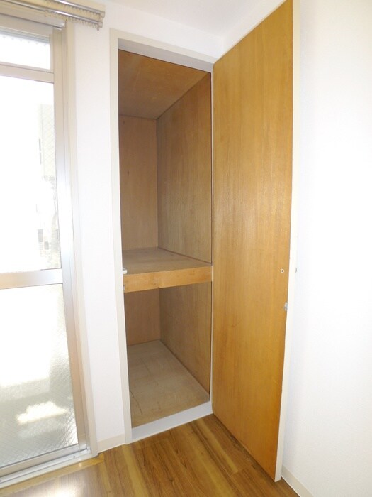 物件内観写真10　(収納)