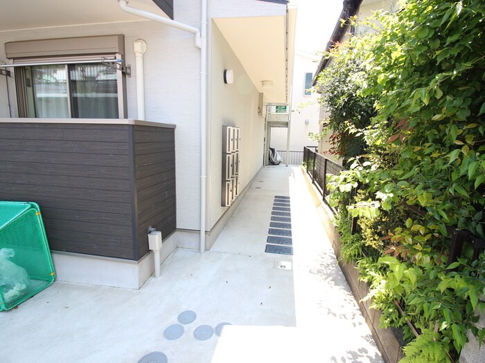 物件外観写真5　(エントランス部分)