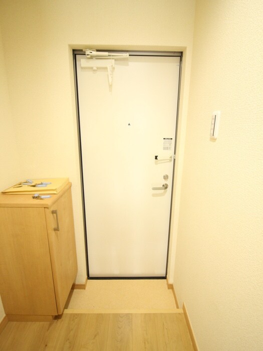 物件内観写真13　(玄関)