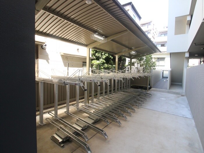 物件外観写真4　(駐輪場)