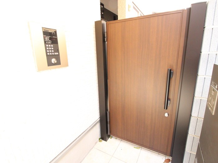 物件外観写真5　(エントランス部分)