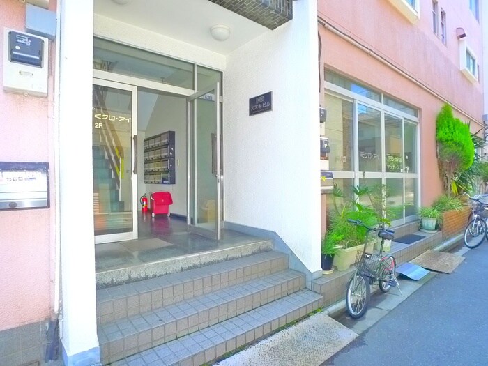 物件外観写真4　(エントランス部分)