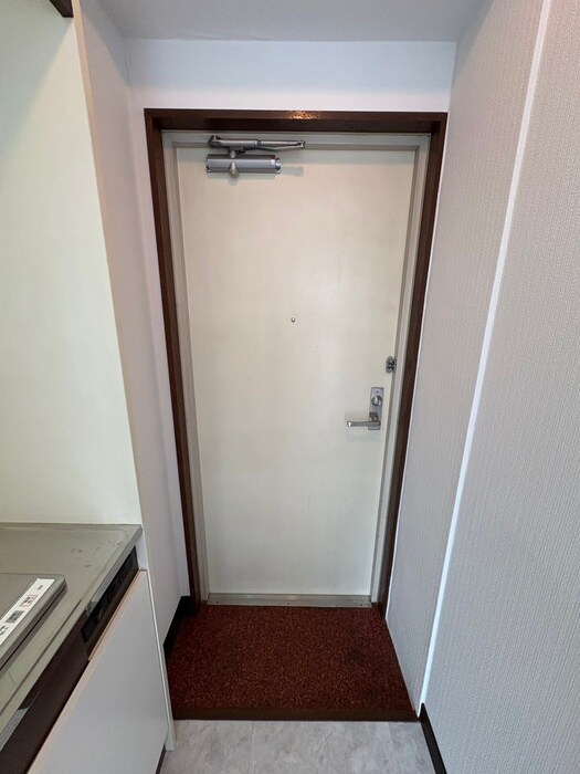 物件内観写真13　(玄関)