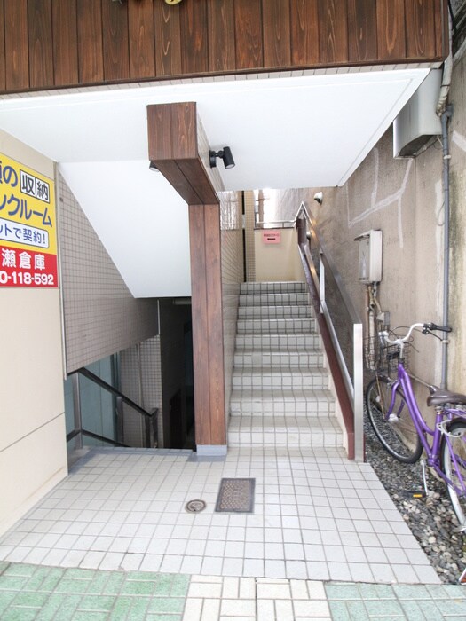 物件外観写真4　(エントランス部分)