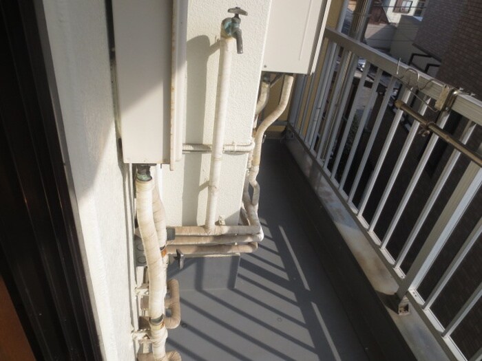 物件内観写真16　(洗濯機置場)