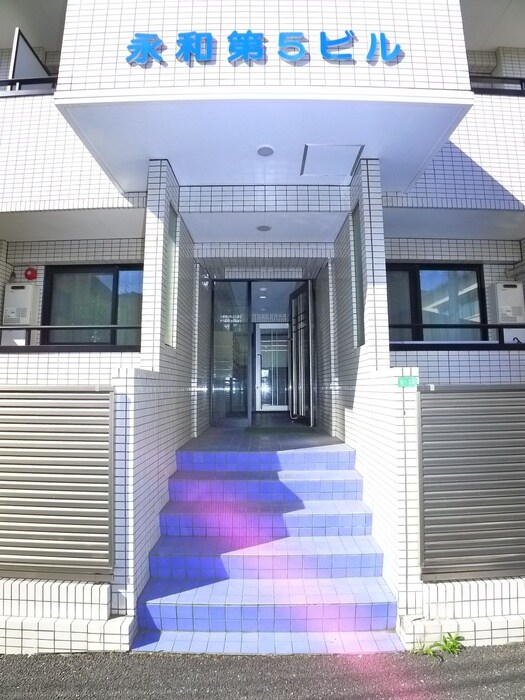 物件外観写真5　(エントランス部分)