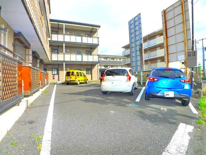 物件外観写真4　(駐車場)