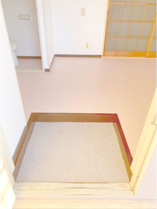 物件内観写真6　(玄関)