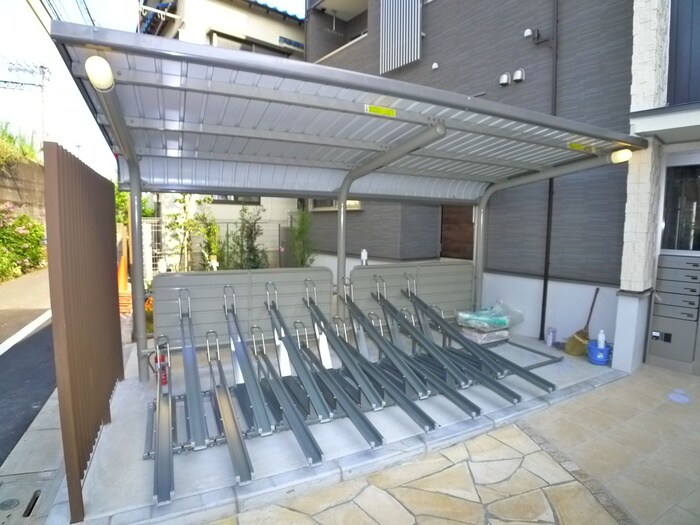 物件外観写真5　(駐輪場)