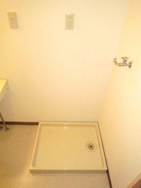 物件内観写真14　(洗濯機置場)