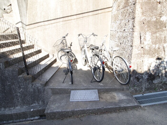 物件外観写真3　(駐輪場)