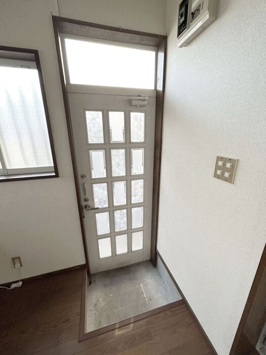 物件内観写真16　(玄関)