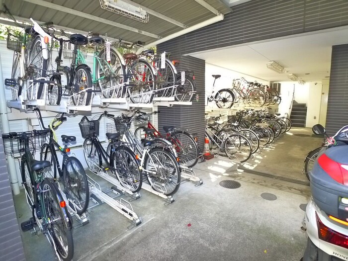 物件外観写真6　(駐輪場)