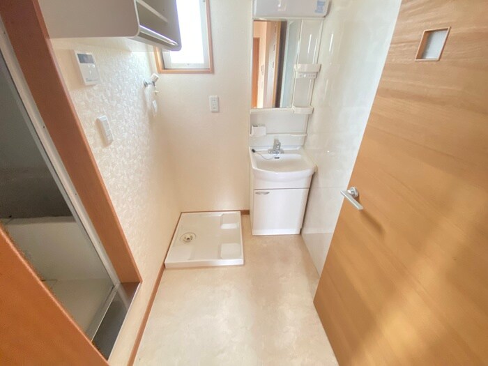 物件内観写真17　(洗濯機置場)