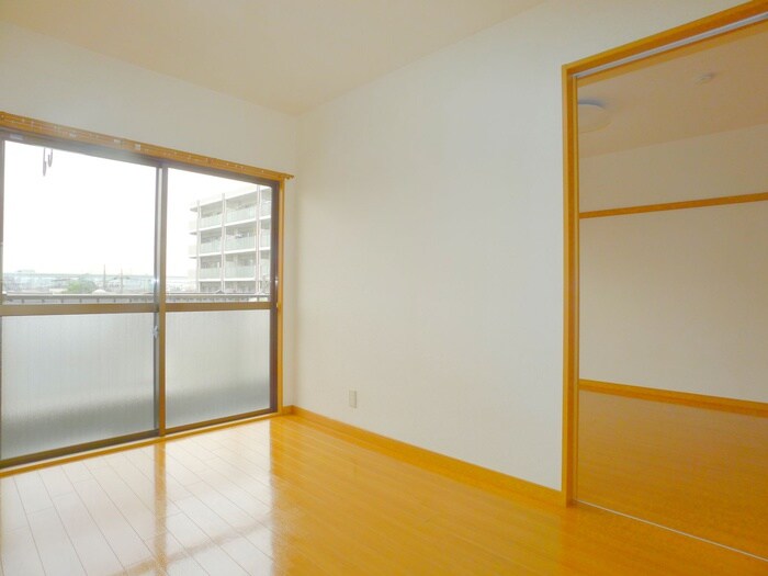 物件内観写真9　(室内からの展望)