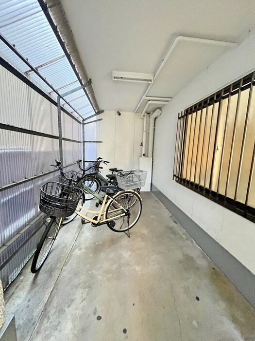 物件外観写真5　(駐輪場)