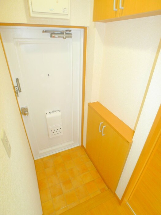 物件内観写真16　(玄関)