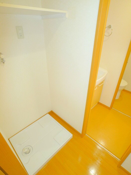 物件内観写真17　(洗濯機置場)