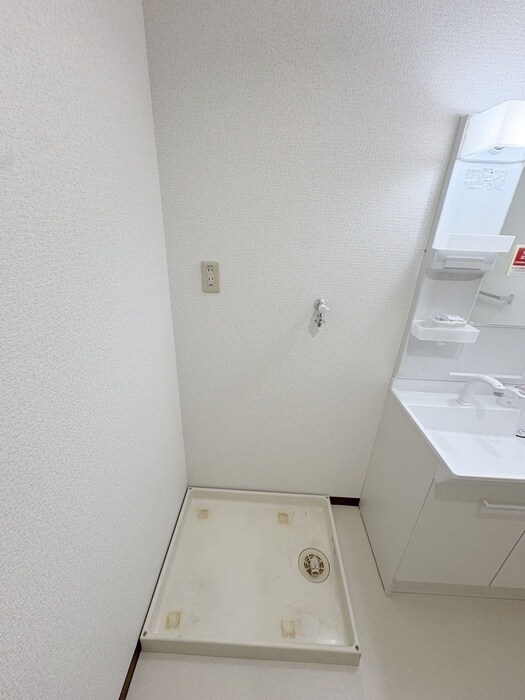 物件内観写真16　(洗濯機置場)