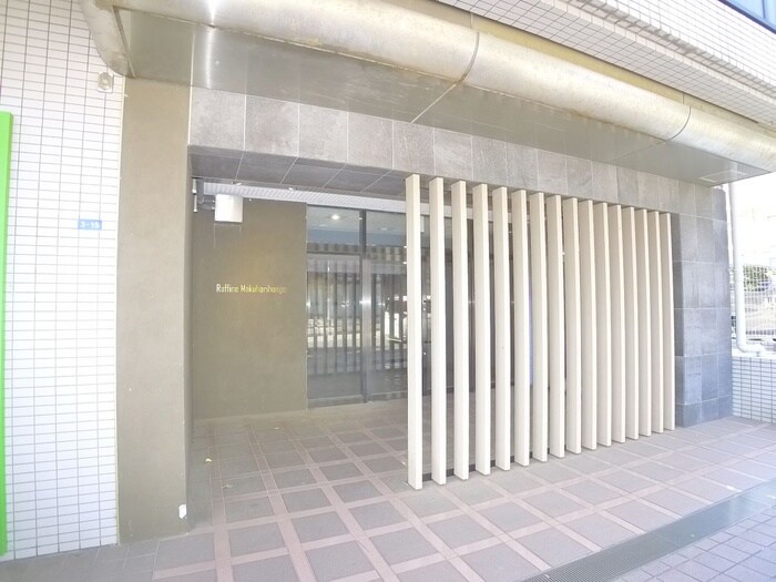 物件外観写真4　(エントランス部分)