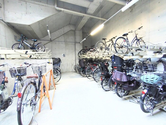 物件外観写真5　(駐輪場)