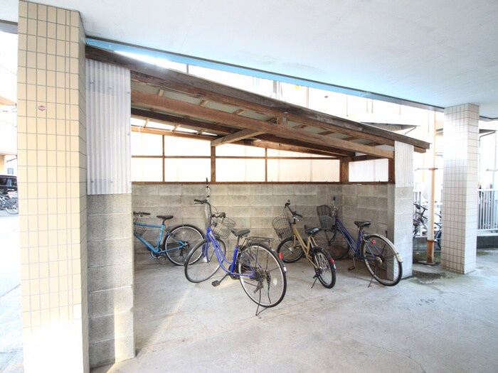 物件外観写真3　(駐輪場)