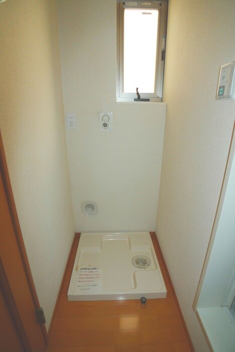 物件内観写真13　(洗濯機置場)