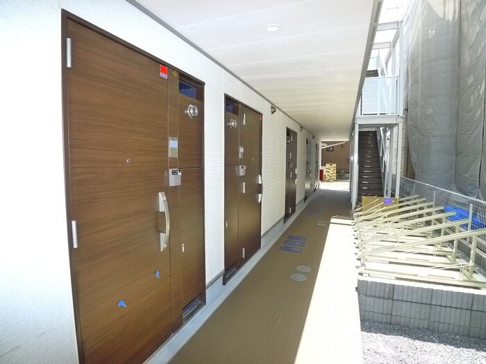 物件外観写真6　(エントランス部分)