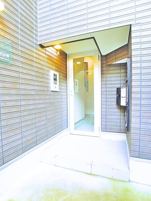 物件外観写真3　(エントランス部分)