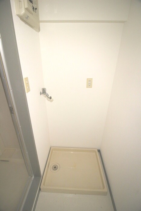 物件内観写真8　(洗濯機置場)