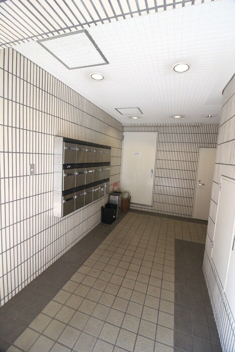 物件外観写真4　(エントランス部分)